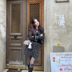 Han So-hee Instagram – @diorbeauty #디올뉴룩향수 #DiorParfums #DiorLaCollectionPrivee 다시 서울로~💋