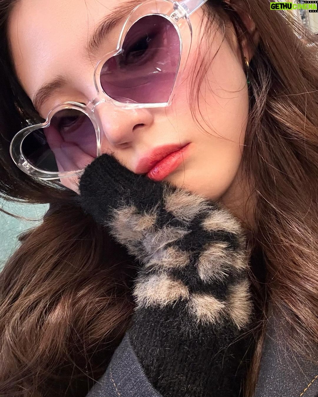 Han So-hee Instagram - @diorbeauty #디올뉴룩향수 #DiorParfums #DiorLaCollectionPrivee 다시 서울로~💋