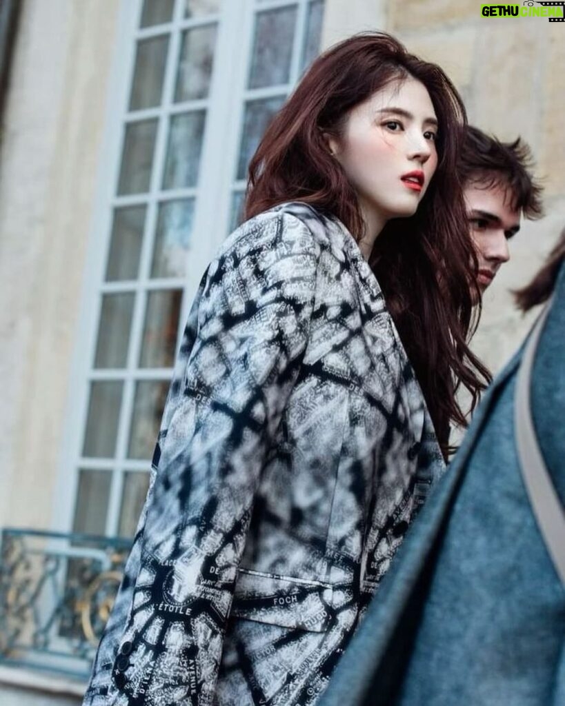 Han So-hee Instagram - @diorbeauty #디올뉴룩향수 #DiorParfums #DiorLaCollectionPrivee 다시 서울로~💋