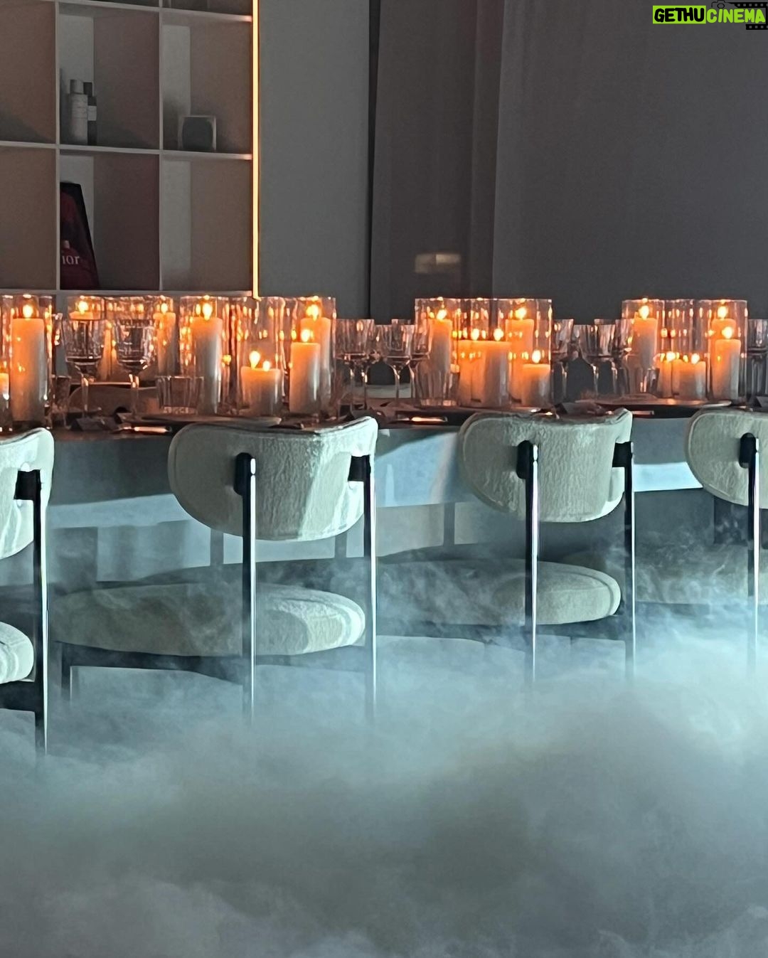 Han So-hee Instagram - @diorbeauty #디올뉴룩향수 #DiorParfums #DiorLaCollectionPrivee 다시 서울로~💋
