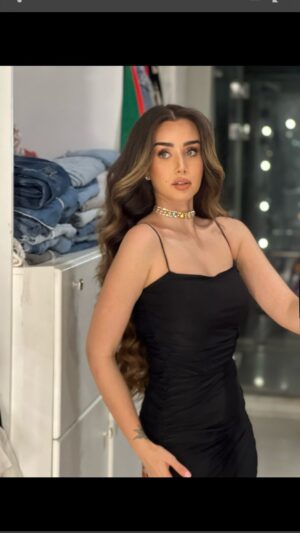 Hana Al Zahed Instagram - 🖤

Makeup @lauricematta 
Hair @johny_beauty_salon