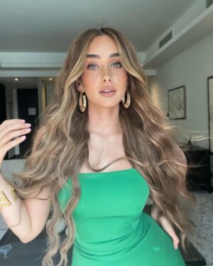 Hana Al Zahed Instagram - Mr Ex. movie premiere in 🇦🇪 💚 #dubai  #mydubai  #ksa 

MUA @ojmakeupartist 
Jumpsuit @tayacouture