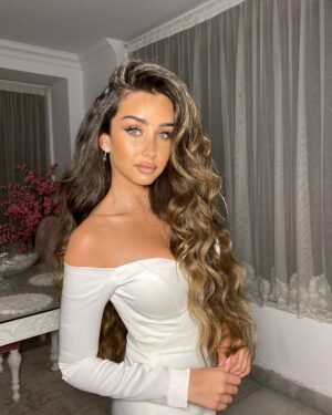 Hana Al Zahed Instagram - Couldn’t decide which one to choose 🕊 So here you go ! 

Happy Eid everyone 🤍