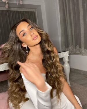 Hana Al Zahed Instagram - Couldn’t decide which one to choose 🕊 So here you go ! 

Happy Eid everyone 🤍