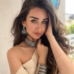 Hana AlZahed Instagram - A gypsy soul 🌿