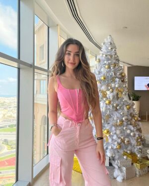 Hana Al Zahed Instagram - 💖🌸🦩🫶🏻