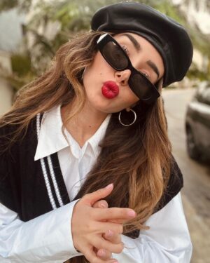 Hana Al Zahed Instagram - 🌻