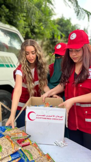 Hana Al Zahed Instagram - بأيدينا نصنع الفرق، عشان نمد ايد المساعدة لأهلنا في فلسطين، هما في حاجة لدعمنا ومساعدتنا من أي وقت 
فات.. 
الاكل و المساعدات الطبية لازم تكون جاهزة للعبور في اي لحظة ل اخواتنا في فلسطين. 
لو مش قادر تساعد ممكن لو عندك محل او مكان عملك تكلم الهلال الاحمر المصري 15322 قسم التبرعات و تاخد صندوق من الهلال الاحمر المصري في مكان عملك و تخلي الناس يتبرعوا لمساعدة اهلنا في فلسطين و بكدة تكون ساعدت كتير. 
❤️.🖤.🤍.💚

@egyptianredcrescent