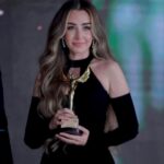 Hana AlZahed Instagram - Seeb wana seeb series Award 🥇 Feeling blessed & thankful! @arabsatfestival 🖤