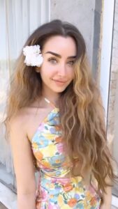 Hana AlZahed Instagram - 🌴 My happy season 🌴 🫧🌼🦋💧🌞