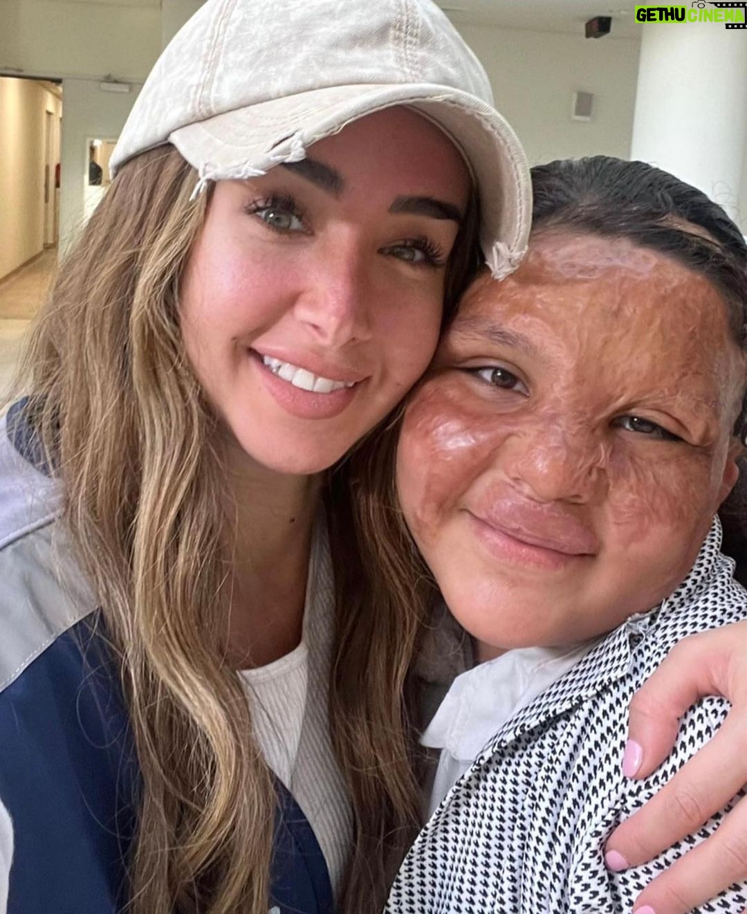 Hana AlZahed Instagram - غرام صدقتي. ❤️ بحبك اكتر بكتير م انت عارفة.. و انت اللي بتسعديني و الله. شكرا على طاقتك الحلوة اللي بتخلي اي حد حتى لو زعلان يتبسط بحبك بحبك بحبك 😘😘😘