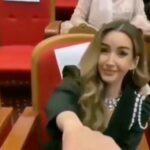 Hana AlZahed Instagram - انا مكنتش عارفة اصلا الولد اللي عمل كده و لحد دلوقتي معرفش حتى اسمه. بس بجد فرحني اوي و دي كانت اجمل لحظة في التكريم و فعلا رمضان شهر الخير. رمضان كريم 🌙 و كل سنة و انتو طيبين 🤍