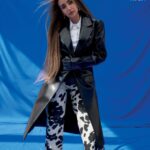 Hana AlZahed Instagram - This month, get to know Egyptian actor #HannahElZahed, who made her debut with the 2014 film ‘Jimmy’s Plan’. Speaking to #VogueArabia, the star opened up about how her parents supported her through her acting career. “I lived the most beautiful memories with my father. He was a friend of mine and sometimes closer to me than my mother. I would even tell him things that I could not tell my mother about,” she says, before adding that it is her mother she turns to when she is in need of advice: “We will always come back at the end of the day to tell our mothers about the fatigue and frustration we went through.” Head to Ar.Vogue.me or pick up your copy of our latest issue for the full interview. #VogueArabia هذا الشهر، تعرفوا على الفنانة المصرية #هنا_الزاهد التي ظهرت لأول مرة في فيلم “خطة جيمي” عام 2014. وفي حوارها مع #ڤوغ_العربية، فتحت النجمة قلبها وتحدثت عن دعم والديها لها خلال مشوارها الفني في عالم التمثيل. تقول: “عشت أجمل الذكريات مع والدي، كان صديقًا لي وفي بعض الأحيان أقرب لي من أمي، حتى إنني كنت أبوح له في أمور لا يمكن أن أخبر أمي بها”، قبل أن تضيف أنها تلجأ إلى والدتها متى احتاجت للنصيحة: “دومًا ما نعود في نهاية اليوم لنخبر أمهاتنا بما مررنا به من تعب وإحباط”. تفضلوا بزيارة القسم العربي من موقعنا الإلكتروني أو سارعوا بالحصول على نسختكم من أحدث أعدادنا لقراءة الحوار كاملاً. #ڤوغ_العربية Photography: @louay_nasser Style: @mahmoudsaad_ Hair and makeup: @agneshkah Production: @wiredsunstudio @farah.sheriif Location: @wiredsunspaces Interview: @nadineelchaer