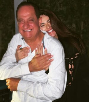 Hanady Mhana Instagram - كل سنة و انت اغلى حاجة في حياتي
ربنا يخليك ليا و يديك الصحة و تبقى دايما مبسوط و بتضحك. 
بحبك يا هاني 🤍 🎂