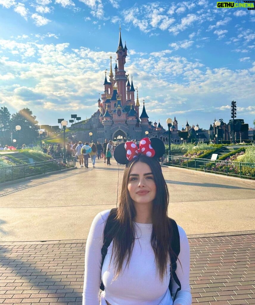 Hanady Mehanna Instagram - Une journée magique ✨ Disneyland Paris