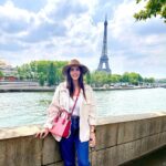 Hanady Mehanna Instagram - Plus touristique que ça y’as pas🥐 (toujours avec ma bouteille d’orangina..🤦🏻‍♀️) Paris, France