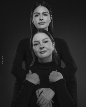 Hanady Mhana Instagram - Happy mother’s day touta 🤍 

كل سنة و كل  الامهات طيبين و بخير و ربنا يرحم كل أم راحت في مكان احسن و يصبر قلب ولادهم يا رب 🤲🏻🤍

From our shoot for @nisfelduniamag 
📸 by the talented @mohamedwagdy_ph 
@readytoshooteg 
Styled by my love @reemsalamaofficial 
Makeup by @makeupby_sherri 
Hair by @haithamdahab00 
BTS by @passantsgraph 
Jewellery by @sally.jewellery 

Interview by the best journalist @noha_eid88