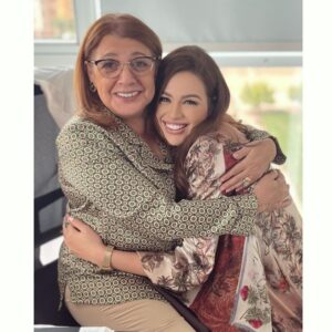 Hanady Mhana Instagram - Was honored to work with such a talented cast, thank you all for making me proud of being part of it! Thank you for the fun, good times and memories. Will miss you. So much love xx 

كان ليا الشرف اني اشتغل مع فريق عمل  موهوب و شاطر و خلونى فخوره اني جزء من العمل. شكرا علي الايام الحلوة، شكرا علي الضحك و التركيز. انا محظوظة بيكوا. هتوحشوني 🤍
