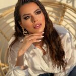 Hanady Mehanna Instagram - Holà ☀️ Makeup by my love @rehamkhalifaa Hair: @mahmoudgioushy Earrings: @solayshowroom