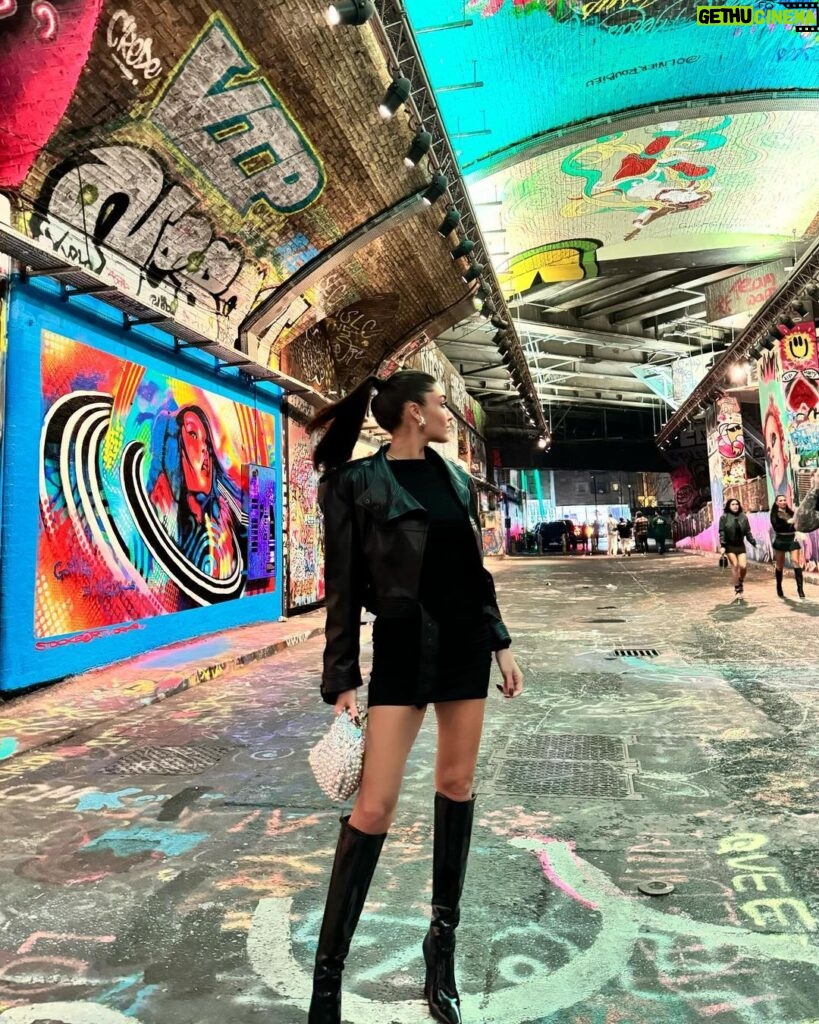 Hande Erçel Instagram - Miyy&🌸🪩&♥️ London UK