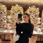 Hande Erçel Instagram - Miyy&🌸🪩&♥️ London UK