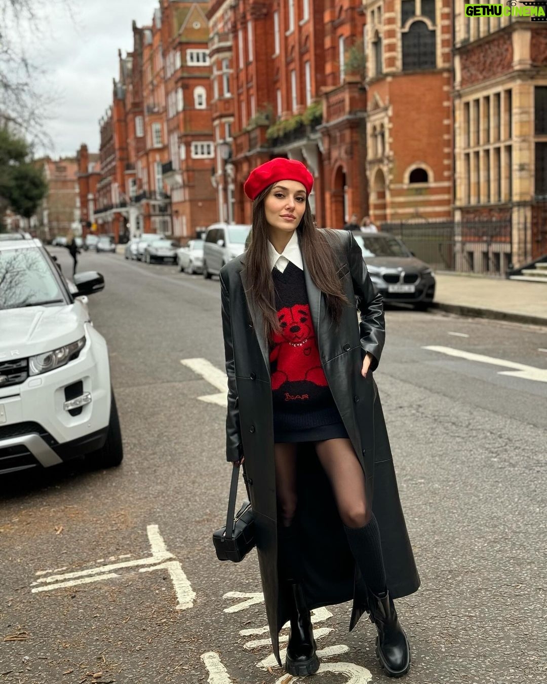 Hande Erçel Instagram - Miyy&🧸&♥️ London UK