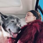 Hande Erçel Instagram - Mob Mom 🕶️