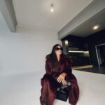 Hande Erçel Instagram - Mob Mom 🕶️