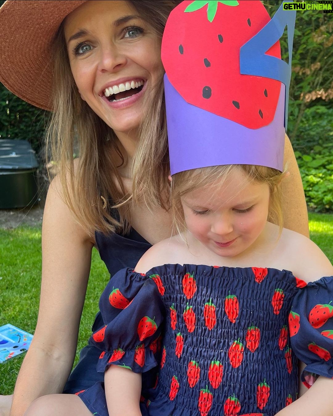 Hanna Verboom - 2.3K Likes - Mijn meisje is 4 geworden! 🍓Je maakt me de allergelukkigste lieve Sara Emmanuel James 🦓
