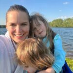 Hanna Verboom Instagram - Dit weekend werd ik 40, dansten we tot de sterren wakker werden en vierden we het leven - natuurlijk ook met tranen en een nieuwjaarsduik. Dank 40 jaar voor alles wat je me hebt gegeven, gekost en geleerd en dank voor alles wat komen gaat. Maar nog belangrijker - voor wat is. Het meest dankbaar ben ik voor mijn kindjes, mijn lief en de mensen om me heen - de grond onder m’n voeten ♥️🦋🎂