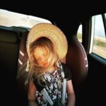 Hanna Verboom Instagram - Oh joy wat een heerlijk avontuur met deze liefste aapjes naar Afrika 🧡 ik weet dat het al weer even geleden is maar ik zit 10 uur in de auto vandaag en kan eindelijk mijn foto’s organiseren dus ik ben hier even enorm aan het mijmeren over deze mooie plaatjes. Natuurlijk ook soms intens (2 bladzijden van mijn drie boeken gelezen en als de kindjes in bed lagen vielen R en ik tandem in slaap op de bank) maar zo samen zijn op deze schitterende plekken maakt me vooral intens gelukkig en dankbaar voor dit stelletje ♥️ South Africa