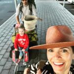 Hanna Verboom Instagram - Oh joy wat een heerlijk avontuur met deze liefste aapjes naar Afrika 🧡 ik weet dat het al weer even geleden is maar ik zit 10 uur in de auto vandaag en kan eindelijk mijn foto’s organiseren dus ik ben hier even enorm aan het mijmeren over deze mooie plaatjes. Natuurlijk ook soms intens (2 bladzijden van mijn drie boeken gelezen en als de kindjes in bed lagen vielen R en ik tandem in slaap op de bank) maar zo samen zijn op deze schitterende plekken maakt me vooral intens gelukkig en dankbaar voor dit stelletje ♥️ South Africa