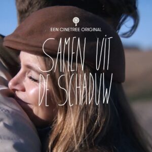 Hanna Verboom Instagram - We zijn live!!! Met heel veel liefde, zweet en tranen presenteer ik jullie ‘Samen uit de schaduw’ een persoonlijke en hoopvolle documentaire over mentale gezondheid met o.a Dirk de Wachter, Typhoon, Jesse Laport en mijn broertje Juda. 

Vanaf nu gratis te zien op Cinetree 🫶 please do share!

Naast de docu hebben we met @getitdoneorg ook een platform opgezet waar je in gesprek kan maar ook tips en handvatten kan vinden.

De komende weken touren we langs scholen en bedrijven, zo keken we vanochtend samen met zo’n 1000 leerlingen ‘Samen uit de schaduw’. Zo bijzonder!!! Kippenvel. 

Ik ben ongelofelijk trots en dankbaar aan @daphnevanthof @annelammers @eefkevandewouw @willfalize @paul_de_heer @jesselaport @mctyphoon en de rest van onze geweldige cast en crew met in het bijzonder mijn lieve broertje @judaverboom wat ben je moedig en puur ♥️you.

Alleen samen doorbreken we het taboe op mentale gezondheid. Kijk je mee?
#samenuitdeschaduw #linkinbio 

📷liefste @marie.broeckman maakte deze prachtige foto’s van ons en zie je ook in de docu ♥️
