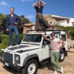 Hanna Verboom Instagram - Eigen vis vangen, flauwe grappen maken, diepe gesprekken en dansen op Tunesische funk tot het morgen wordt. Dank @beauvaned en @olafkoens voor deze mooie paar dagen in Sardinië. Dank ook voor alle mooie reacties op mijn gesprek met Beau over het taboe op psychische variaties. Het is zo belangrijk dat dit geen taboe meer is en dat we met elkaar praten 🙏🏻 #uitdeschaduw #isoladibeau Sardinia