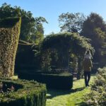 Hanna Verboom Instagram - Afgelopen week vierden we de 25ste verjaardag van onze vrienden van Les Salons en @chateaustgerlach wat een feest om weer even hier te mogen zijn - en natuurlijk een ultiem excuus om een paar dagen met de kids door het prachtige heuvellandschap te wandelen oh joy! Vorige keer was Sari 5 maanden en was het nog Corona, nu wandelt ze gewoon met ons mee ❤️🥹 ps. Alles hier uit eigen moestuin en je wandelt zo het Geuldal in, zo mooi! #limburg #watbenjemooi #transcendtheordinary Château St. Gerlach