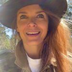 Hanna Verboom Instagram - Ik wil je heel graag uitnodigen voor iets bijzonders 🙏🏻🦋 17 juni komen we samen in de natuur en hebben we het over de wonderlijke psyche, maar ook over hoe we als maatschappij beter met elkaar om kunnen gaan. Het wordt een hele dag met 6 keynotes en drie rondes aan workshops. Je gaat geïnspireerd worden maar we gaan elkaar ook ontmoeten en aan de slag. Meer informatie? #Uitdeschaduwfestival #linkinbio Buitenplaats De Hoorneboeg