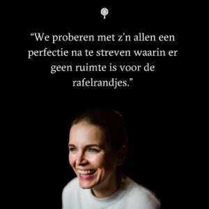 Hanna Verboom Instagram - We zijn live!!! Met heel veel liefde, zweet en tranen presenteer ik jullie ‘Samen uit de schaduw’ een persoonlijke en hoopvolle documentaire over mentale gezondheid met o.a Dirk de Wachter, Typhoon, Jesse Laport en mijn broertje Juda. 

Vanaf nu gratis te zien op Cinetree 🫶 please do share!

Naast de docu hebben we met @getitdoneorg ook een platform opgezet waar je in gesprek kan maar ook tips en handvatten kan vinden.

De komende weken touren we langs scholen en bedrijven, zo keken we vanochtend samen met zo’n 1000 leerlingen ‘Samen uit de schaduw’. Zo bijzonder!!! Kippenvel. 

Ik ben ongelofelijk trots en dankbaar aan @daphnevanthof @annelammers @eefkevandewouw @willfalize @paul_de_heer @jesselaport @mctyphoon en de rest van onze geweldige cast en crew met in het bijzonder mijn lieve broertje @judaverboom wat ben je moedig en puur ♥️you.

Alleen samen doorbreken we het taboe op mentale gezondheid. Kijk je mee?
#samenuitdeschaduw #linkinbio 

📷liefste @marie.broeckman maakte deze prachtige foto’s van ons en zie je ook in de docu ♥️