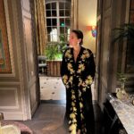 Hanna Verboom Instagram - Afgelopen week vierden we de 25ste verjaardag van onze vrienden van Les Salons en @chateaustgerlach wat een feest om weer even hier te mogen zijn - en natuurlijk een ultiem excuus om een paar dagen met de kids door het prachtige heuvellandschap te wandelen oh joy! Vorige keer was Sari 5 maanden en was het nog Corona, nu wandelt ze gewoon met ons mee ❤️🥹 ps. Alles hier uit eigen moestuin en je wandelt zo het Geuldal in, zo mooi! #limburg #watbenjemooi #transcendtheordinary Château St. Gerlach