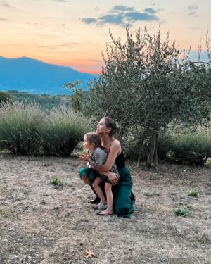 Hanna Verboom Instagram - Zo verliefd op dit meisje ♥️ haar naam betekent vreugde in het Arabisch. Dat is ze, bakken vol.