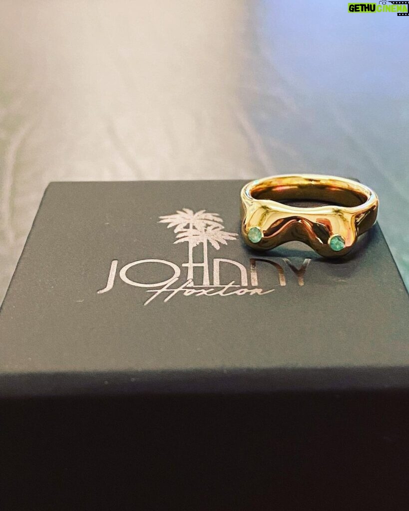 Hannah John-Kamen Instagram - My new ring! Thankyou @johnnyhoxtonldn ❤️ (.(.)