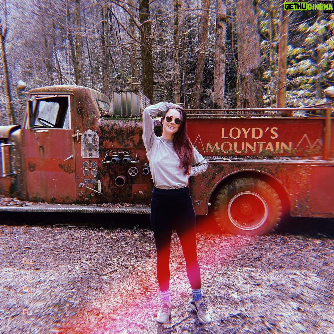 Hannah Kasulka - 3.1K Likes - Had the best time staying @mulberrygapadvbasecamp & exploring Elijay🌲 💚
