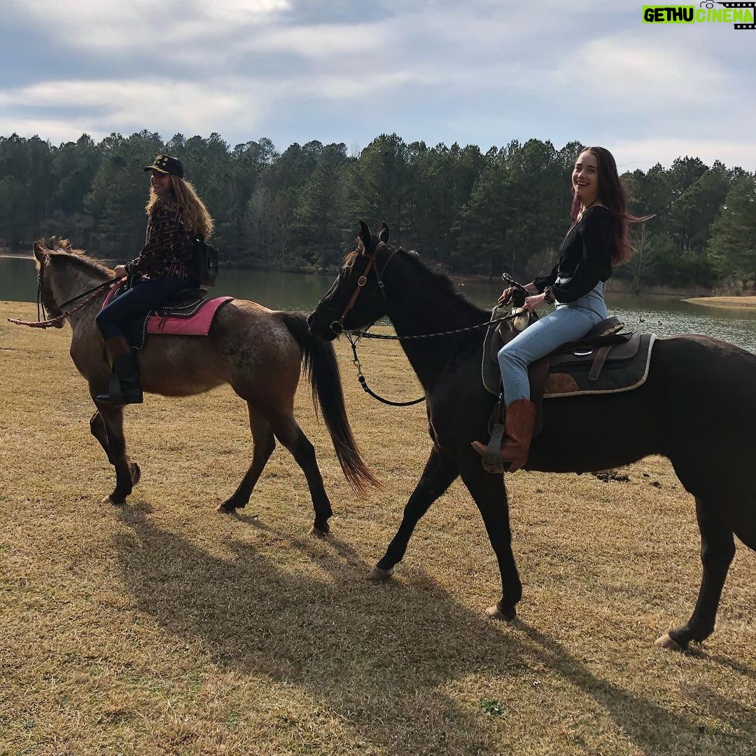 Hannah Kasulka - 3.3K Likes - 🐴 Fun fact: if you feed a horse it will remember you for 7 years. I too will remember you if you feed me for 7 years. Still dreaming of @duckduckgoatchi @uchiaustin & ms faye’s sweet peas 🤠 🤤