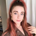 Hannah Kasulka Instagram - Hey y’all I’m going to be on Modern Family tonight! I play Brandi (she works at the car wash and her favorite food is fireball). I’m so glad I got to be a part of the final season. I had such a fun time working with everyone and being directed by the insanely talented @itsjuliebowen. Give it a watch 9/8c! #modernfamily #actress
