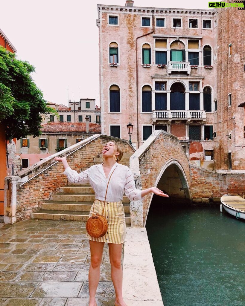 Hannah Kasulka Instagram - Venice blows everywhere else out of the water #tbt Venice, Italy