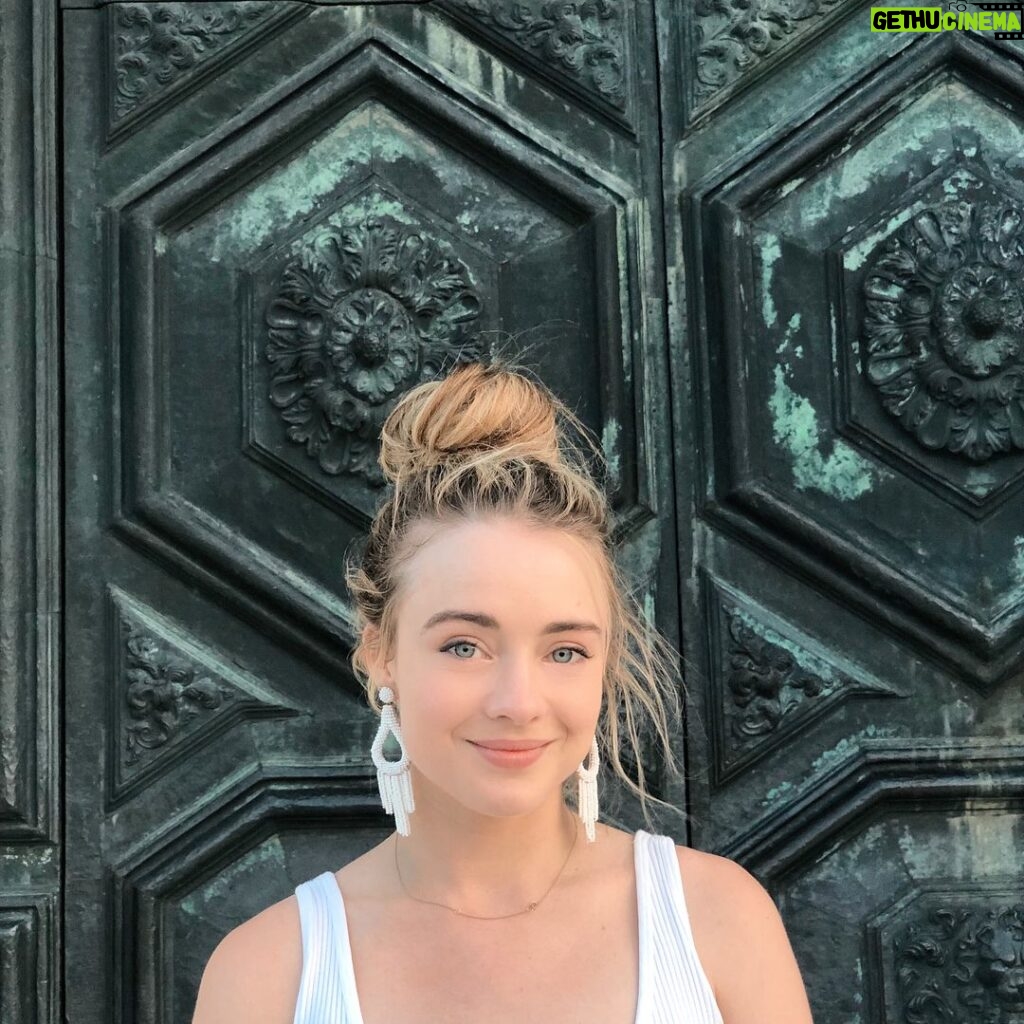 Hannah Kasulka Instagram - Did I mention I went to Italy? Venice, Italy