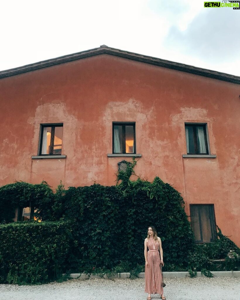 Hannah Kasulka Instagram - another ugly building in Italy Villa Mangiacane