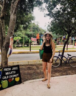Hannah Kasulka Instagram - Took 4 years of Spanish but don’t remember a thing except ‘no’