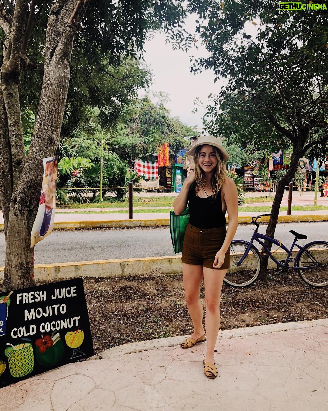 Hannah Kasulka - 3.6K Likes - Took 4 years of Spanish but don’t remember a thing except ‘no’