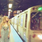 Hannah Kasulka Instagram - #tbt To a normal subway ride 😈