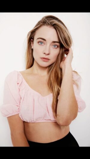 Hannah Kasulka Instagram - 🩰🩰🩰
channeled my dance days for this shoot with supreme talent @samuelpaulartist on mu & 📸 

*also not my original song obvs but Instagram didn’t have this 1 - anyone else listening to @beyonce ? 😝
.
.
.
.
.
#actor #photoshoot #losangeles #film #actress
